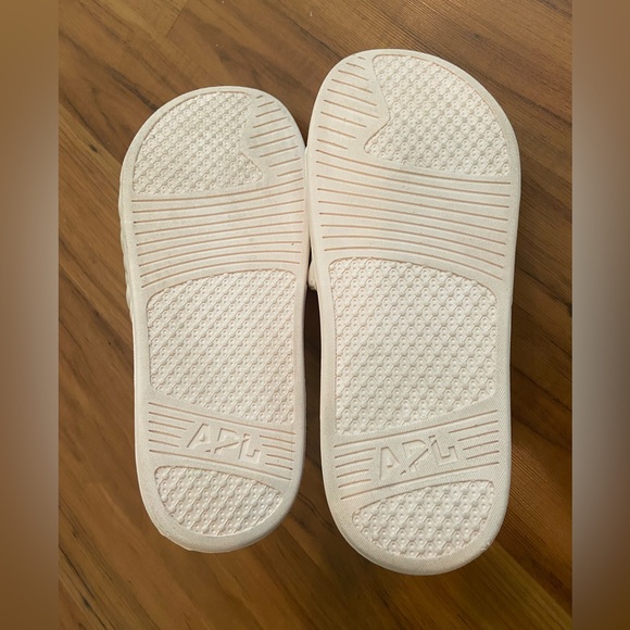 APL Lusso Slides - Picture 7 of 10